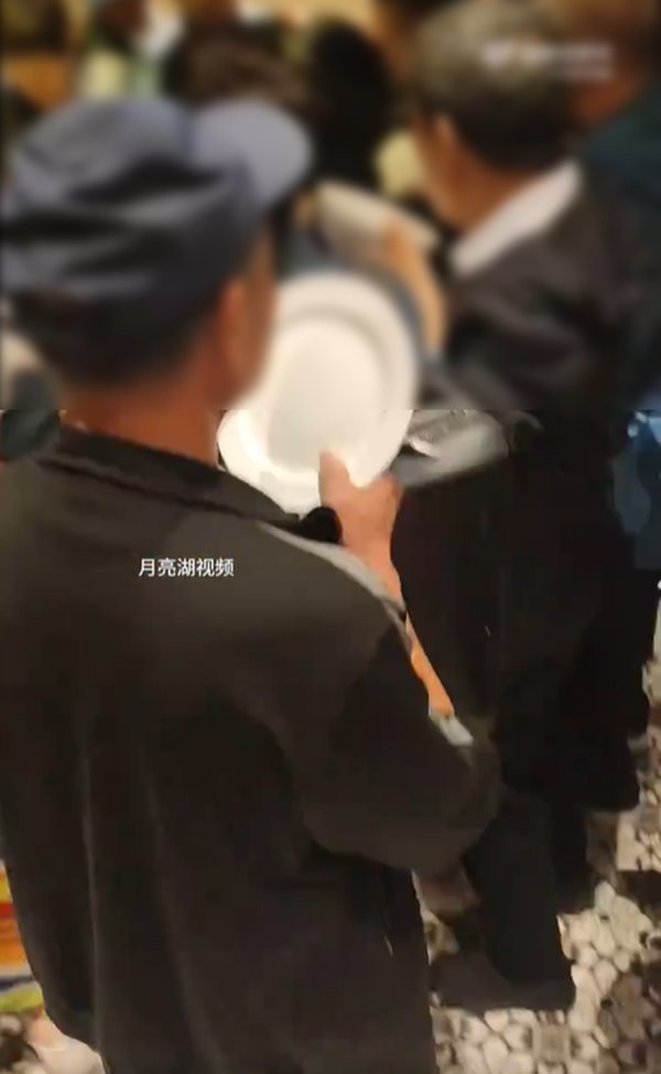 แย่งกันกิน แย่งกันกิน