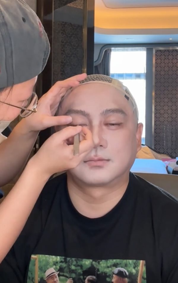 ช่างแต่งหน้าเมคโอเวอร์ ช่างแต่งหน้าเมคโอเวอร์