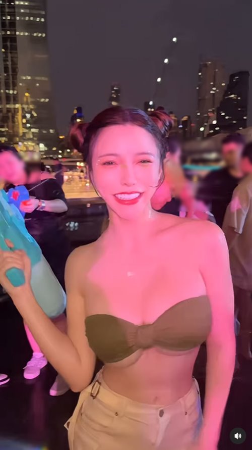 ดีเจแอมเบอร์ นา ดีเจแอมเบอร์ นา