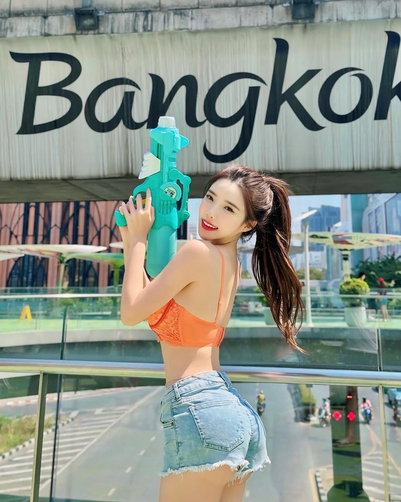 ดีเจแอมเบอร์ นา ดีเจแอมเบอร์ นา