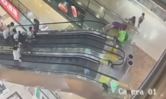 เด็กตกบันไดเลื่อน เด็กตกบันไดเลื่อน