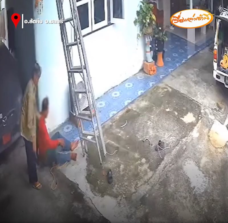 ยายฮีโร่ช่วยช่างโดนไฟดูด ยายฮีโร่ช่วยช่างโดนไฟดูด