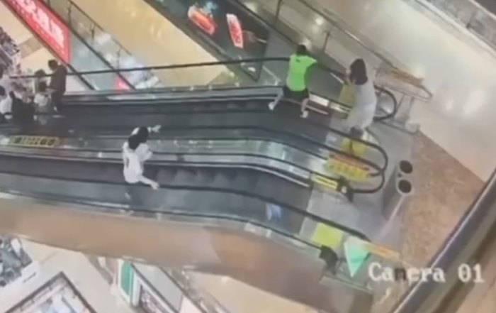 เด็กตกบันไดเลื่อน เด็กตกบันไดเลื่อน