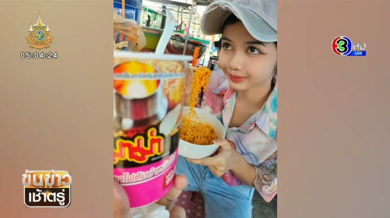 น้องยี่หวา แม่ค้าไก่ทอดหน้าคล้ายลิซ่า น้องยี่หวา แม่ค้าไก่ทอดหน้าคล้ายลิซ่า