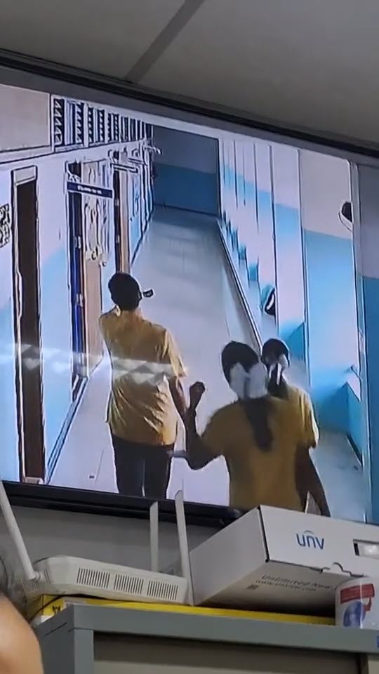 ครูวิ่งหนี ห้องดนตรีไทย ครูวิ่งหนี ห้องดนตรีไทย