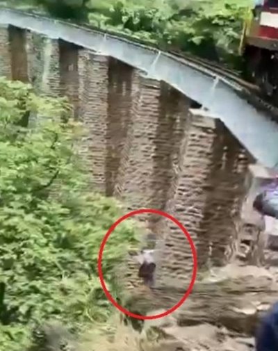โดดสะพานหนีรถไฟ โดดสะพานหนีรถไฟ