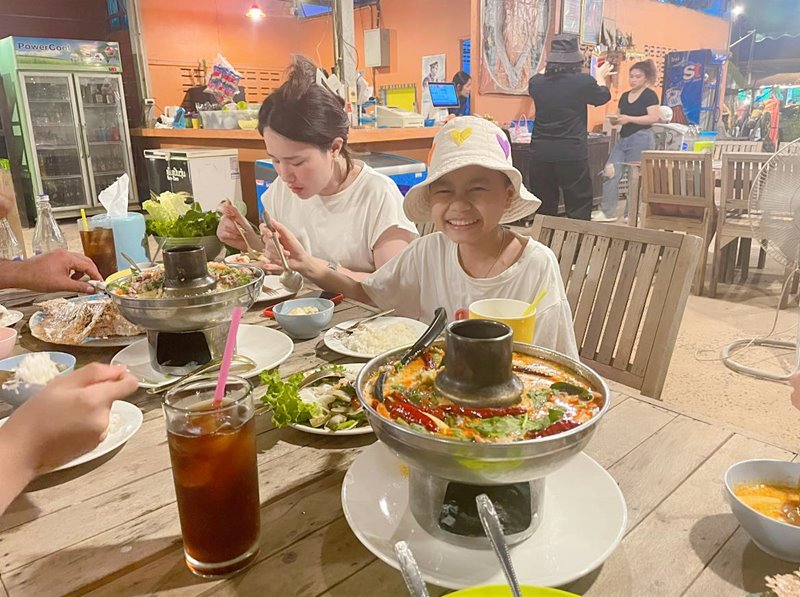 รู้จัก น้องเอวา เด็กป่วยมะเร็งระยะสุดท้าย รู้จัก น้องเอวา เด็กป่วยมะเร็งระยะสุดท้าย