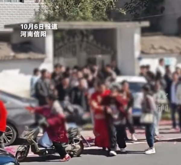 ชายนอนขวางรถแต่งงาน รู้เหตุผลทำคนเดือด เจ้าสาวโกรธจนจะโดดดาดฟ้า ชายนอนขวางรถแต่งงาน รู้เหตุผลทำคนเดือด เจ้าสาวโกรธจนจะโดดดาดฟ้า