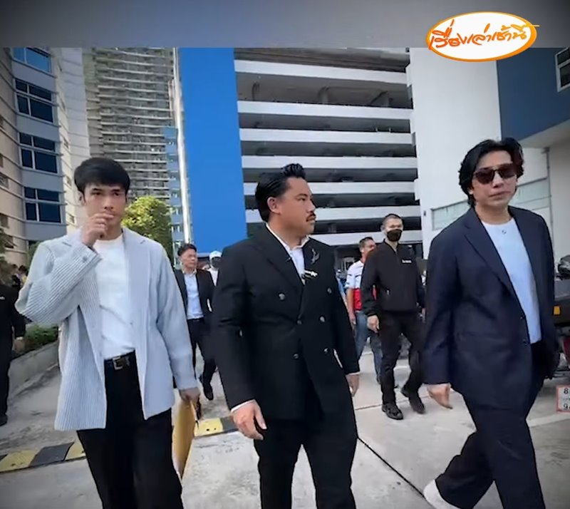 หนุ่ม กรรชัย บอย ปกรณ์ กัน จอมพลัง พาผู้เสียหาย The iCon Group มาให้ปากคำ หนุ่ม กรรชัย บอย ปกรณ์ กัน จอมพลัง พาผู้เสียหาย The iCon Group มาให้ปากคำ