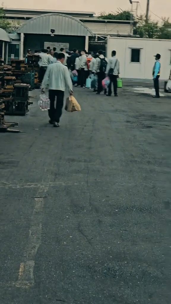 บริษัท YNP ปิดกิจการ เลิกจ้าง 900 ชีวิต พนักงานร้องไห้คาโต๊ะ บริษัท YNP ปิดกิจการ เลิกจ้าง 900 ชีวิต พนักงานร้องไห้คาโต๊ะ