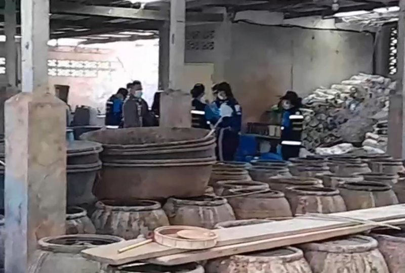 ผลชันสูตร 5 คนงานเสียชีวิตที่บ่อปลาร้า พบเลือดเป็นสีเขียว ผลชันสูตร 5 คนงานเสียชีวิตที่บ่อปลาร้า พบเลือดเป็นสีเขียว