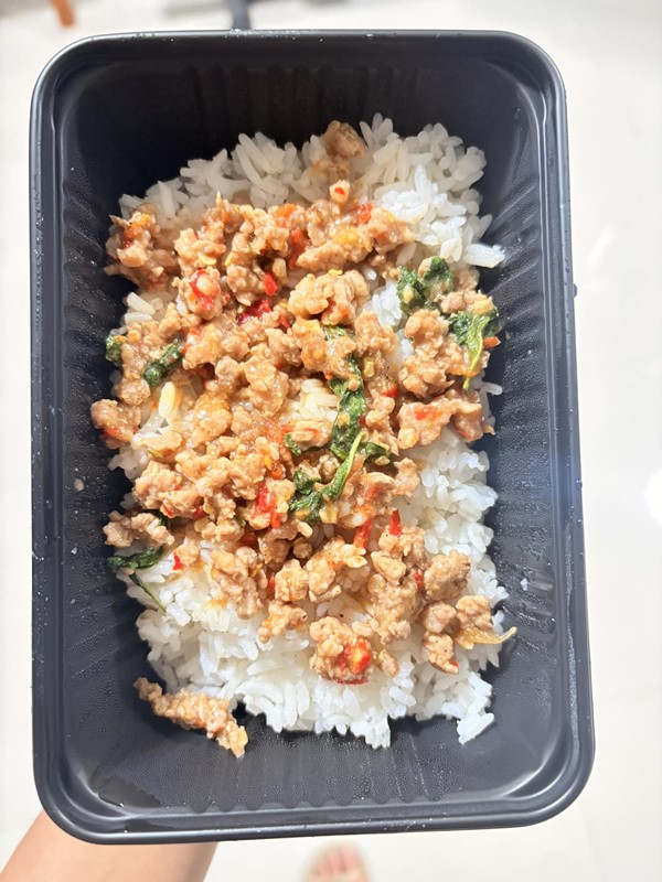 สั่งข้าวกะเพรา หมูกระเทียม ตอนดึก ราคา 75 เห็นสิ่งที่ได้แล้วใจหาย สั่งข้าวกะเพรา หมูกระเทียม ตอนดึก ราคา 75 เห็นสิ่งที่ได้แล้วใจหาย