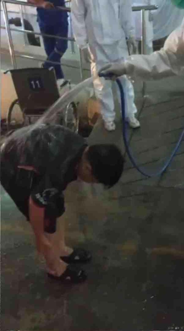 ก๊าซแอมโมเนียโรงน้ำแข็งพรหมบุรี บาดเจ็บกว่า 30 ราย ก๊าซแอมโมเนียโรงน้ำแข็งพรหมบุรี บาดเจ็บกว่า 30 ราย