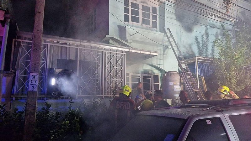 ไฟไหม้บ้านอาจารย์ ม.ดัง ภรรยาหนีไม่ทัน ดับสลด ไฟไหม้บ้านอาจารย์ ม.ดัง ภรรยาหนีไม่ทัน ดับสลด