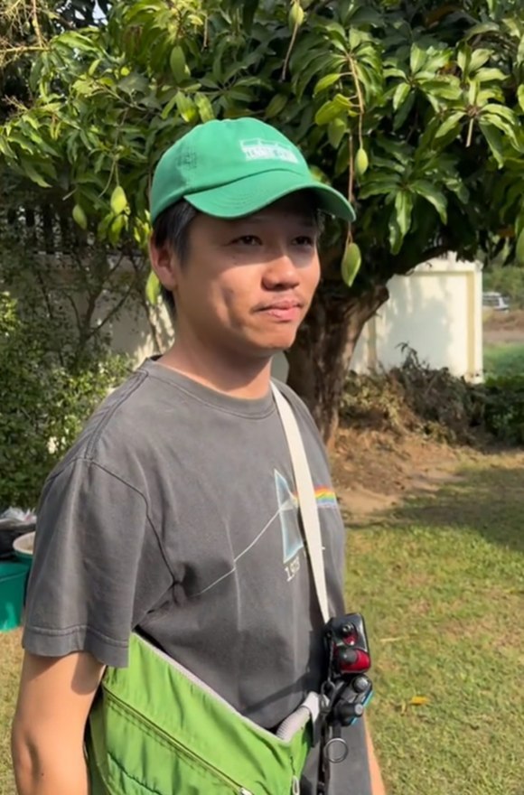 เปิดเบื้องหลังกองถ่าย เมื่อต้องถ่ายหนัง แต่ข้างบ้านมีเด็ก ถึงกับยิ้มอ่อน เปิดเบื้องหลังกองถ่าย เมื่อต้องถ่ายหนัง แต่ข้างบ้านมีเด็ก ถึงกับยิ้มอ่อน