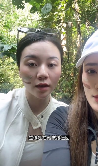 เด็กเกือบจมสระว่ายน้ำ สาวรุดช่วยแบบไม่ห่วงสวย เด็กเกือบจมสระว่ายน้ำ สาวรุดช่วยแบบไม่ห่วงสวย