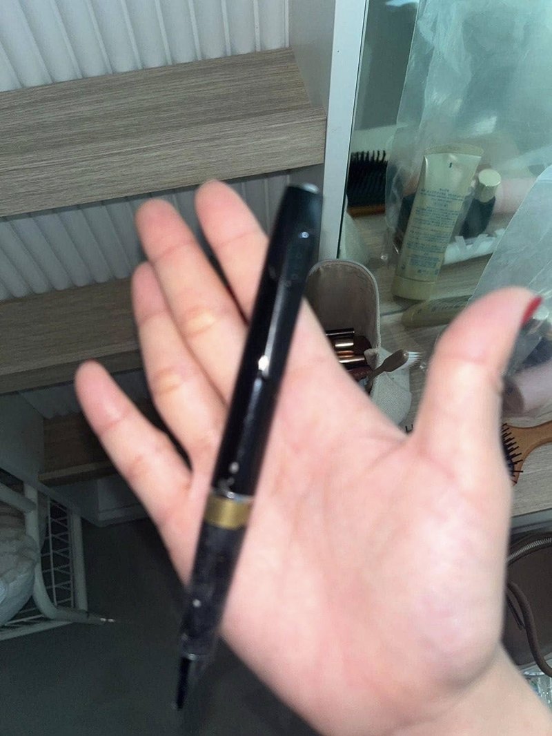 สาวพักในพูลวิลล่าดัง เจอปากกาตั้งหันหาเตียง ที่แท้เป็นกล้องแอบถ่าย สาวพักในพูลวิลล่าดัง เจอปากกาตั้งหันหาเตียง ที่แท้เป็นกล้องแอบถ่าย