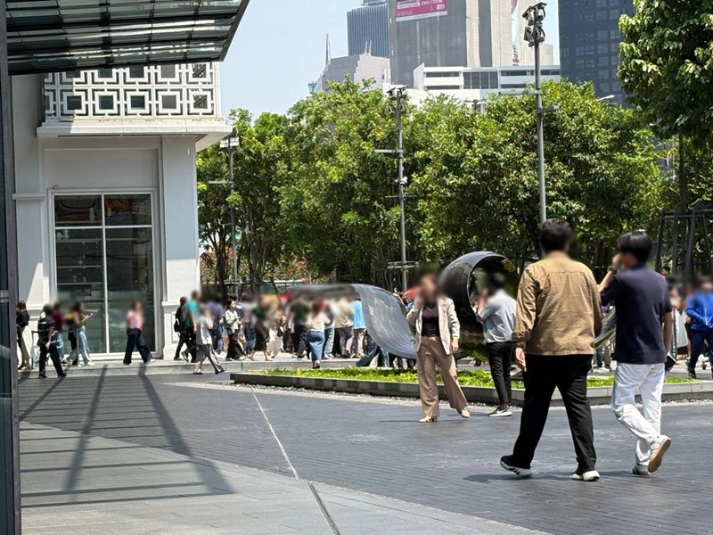 แผ่นดินไหวกรุงเทพฯ บ้านโยก คนแห่ออกนอกอาคารระทึก แผ่นดินไหวกรุงเทพฯ บ้านโยก คนแห่ออกนอกอาคารระทึก