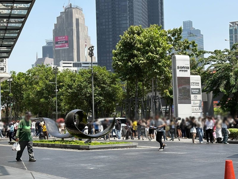 แผ่นดินไหวกรุงเทพฯ บ้านโยก คนแห่ออกนอกอาคารระทึก แผ่นดินไหวกรุงเทพฯ บ้านโยก คนแห่ออกนอกอาคารระทึก