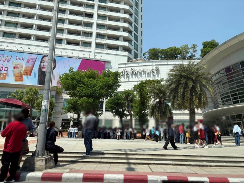 แผ่นดินไหวกรุงเทพฯ บ้านโยก คนแห่ออกนอกอาคารระทึก แผ่นดินไหวกรุงเทพฯ บ้านโยก คนแห่ออกนอกอาคารระทึก