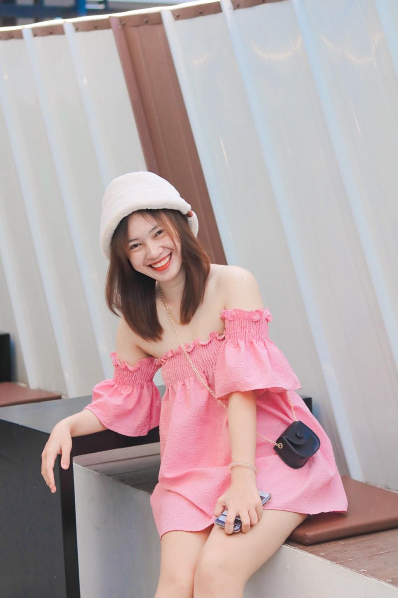 อาลัยน้องนุ่น เสียชีวิตจากตึก สตง. ถล่ม มาช่วยพ่อแม่ทำงาน อีกไม่กี่วันรับปริญญา อาลัยน้องนุ่น เสียชีวิตจากตึก สตง. ถล่ม มาช่วยพ่อแม่ทำงาน อีกไม่กี่วันรับปริญญา