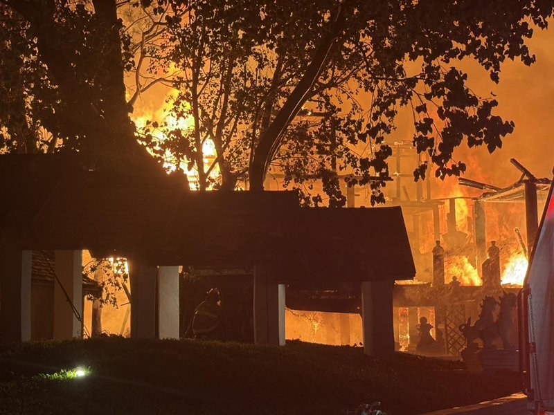 ไฟไหม้โรงแรมดาราเทวี โรงแรมดังเชียงใหม่ กลางดึก ไฟไหม้โรงแรมดาราเทวี โรงแรมดังเชียงใหม่ กลางดึก