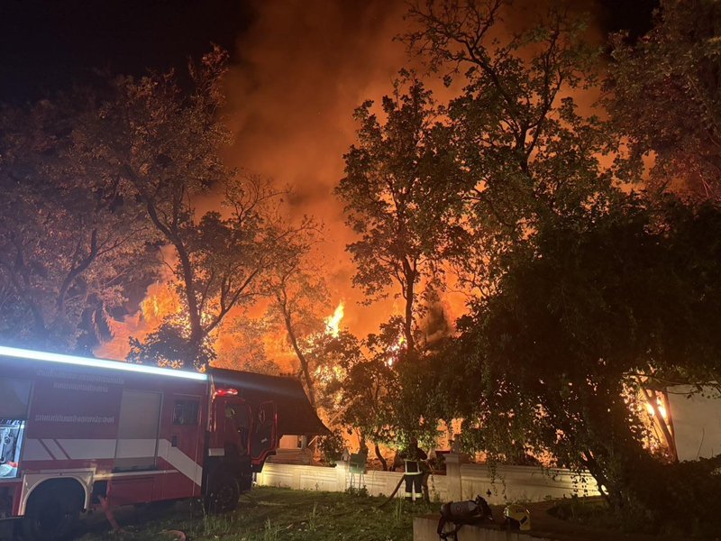 ไฟไหม้โรงแรมดาราเทวี โรงแรมดังเชียงใหม่ กลางดึก ไฟไหม้โรงแรมดาราเทวี โรงแรมดังเชียงใหม่ กลางดึก