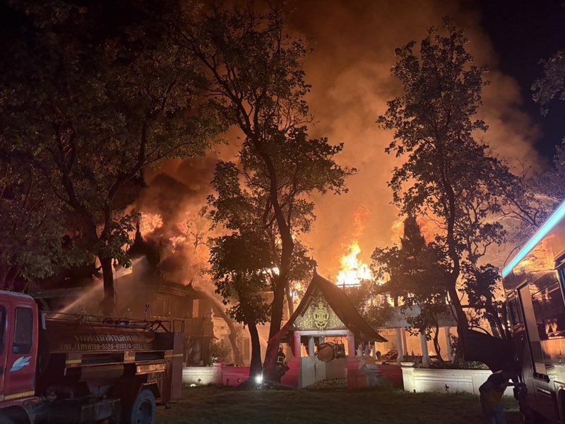 ไฟไหม้โรงแรมดาราเทวี โรงแรมดังเชียงใหม่ กลางดึก ไฟไหม้โรงแรมดาราเทวี โรงแรมดังเชียงใหม่ กลางดึก