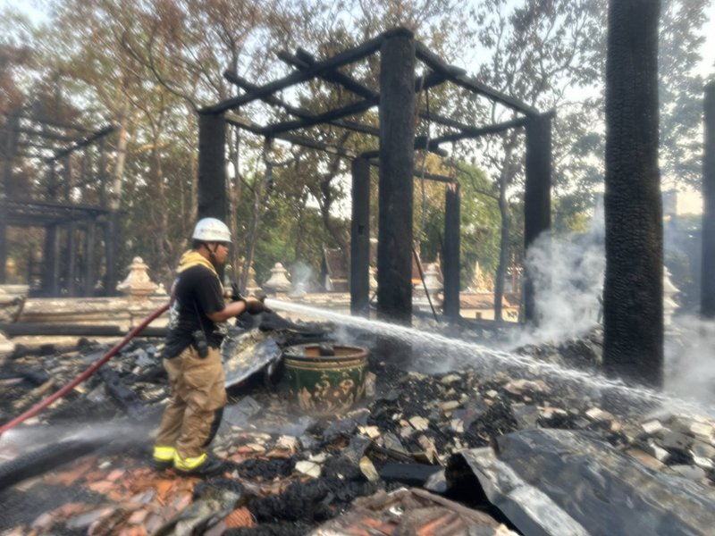 ไฟไหม้โรงแรมดาราเทวี โรงแรมดังเชียงใหม่ กลางดึก ไฟไหม้โรงแรมดาราเทวี โรงแรมดังเชียงใหม่ กลางดึก