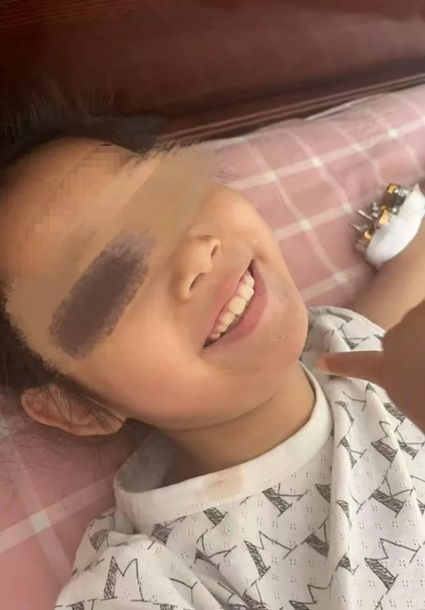 เด็กหญิง 9 ขวบรอดชีวิต หลังตกตึกชั้น 25 บาดเจ็บแค่กระดูกหัก เด็กหญิง 9 ขวบรอดชีวิต หลังตกตึกชั้น 25 บาดเจ็บแค่กระดูกหัก