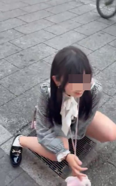 เสื่อม สาวถกกระโปรงฉี่บนท่อ หัวเราะคิกคัก ทำคนญี่ปุ่นถกเดือด เสื่อม สาวถกกระโปรงฉี่บนท่อ หัวเราะคิกคัก ทำคนญี่ปุ่นถกเดือด