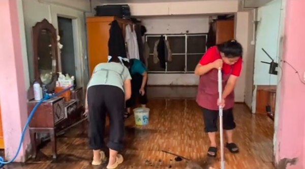 ไฟไหม้บ้าน รื้อทำความสะอาดเจอซองยาซุกเพียบ เปิดออกมาพบเงินครึ่งล้าน ไฟไหม้บ้าน รื้อทำความสะอาดเจอซองยาซุกเพียบ เปิดออกมาพบเงินครึ่งล้าน