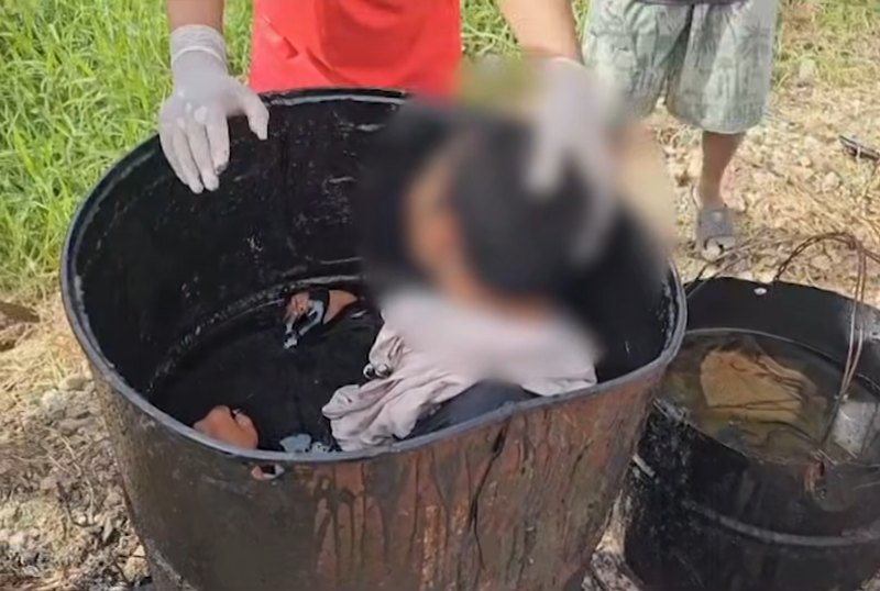 หญิงขับรถนำของมาถวายพระ เจอติดอยู่ในถังยางมะตอย หญิงขับรถนำของมาถวายพระ เจอติดอยู่ในถังยางมะตอย