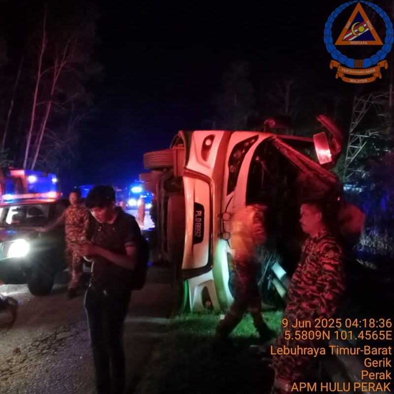 รถบัสนักศึกษามาเลย์คว่ำ มากัน 42 คน ดับ 15 ศพ บาดเจ็บอีกอื้อ รถบัสนักศึกษามาเลย์คว่ำ มากัน 42 คน ดับ 15 ศพ บาดเจ็บอีกอื้อ