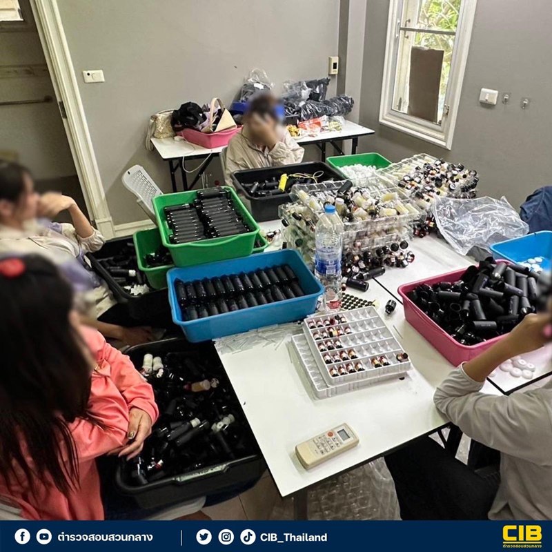 บุกจับทุนจีน ลักลอบเก็บบุหรี่ไฟฟ้ากลางกรุงฯ ส่องอุปกรณ์ผลิตน้ำยา มันคือสารอะไร บุกจับทุนจีน ลักลอบเก็บบุหรี่ไฟฟ้ากลางกรุงฯ ส่องอุปกรณ์ผลิตน้ำยา มันคือสารอะไร