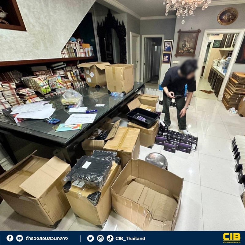 บุกจับทุนจีน ลักลอบเก็บบุหรี่ไฟฟ้ากลางกรุงฯ ส่องอุปกรณ์ผลิตน้ำยา มันคือสารอะไร บุกจับทุนจีน ลักลอบเก็บบุหรี่ไฟฟ้ากลางกรุงฯ ส่องอุปกรณ์ผลิตน้ำยา มันคือสารอะไร