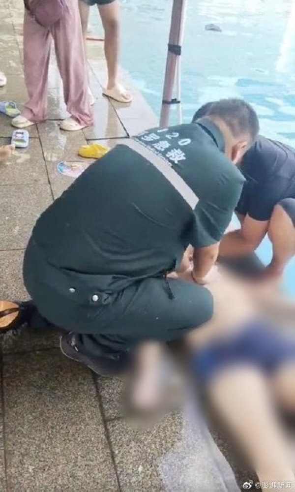 สลด สระน้ำมรณะในจีน เด็ก 10 ขวบถูกไฟดูดดับ อีกคนโคม่า เหตุไฟรั่ว สลด สระน้ำมรณะในจีน เด็ก 10 ขวบถูกไฟดูดดับ อีกคนโคม่า เหตุไฟรั่ว