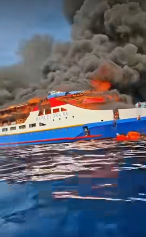 ไฟไหม้เรือเฟอร์รี่ อินโดนีเซีย เปิดนาทีผู้โดยสารโดดเรือหนีตายระทึก ไฟไหม้เรือเฟอร์รี่ อินโดนีเซีย เปิดนาทีผู้โดยสารโดดเรือหนีตายระทึก