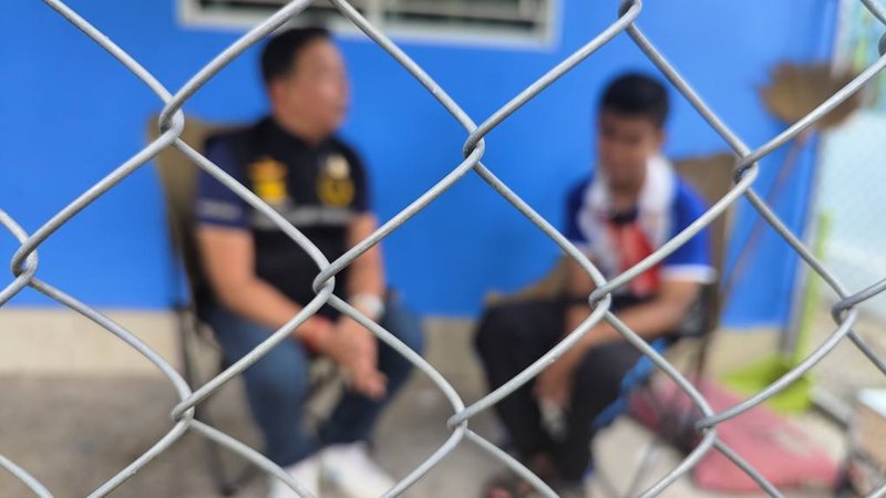 หนุ่มตาบอดเศร้า โดนเมียบังคับหย่า ก่อนไล่พ้นบ้าน ด้านฝ่ายหญิงแฉอีกมุม หนุ่มตาบอดเศร้า โดนเมียบังคับหย่า ก่อนไล่พ้นบ้าน ด้านฝ่ายหญิงแฉอีกมุม