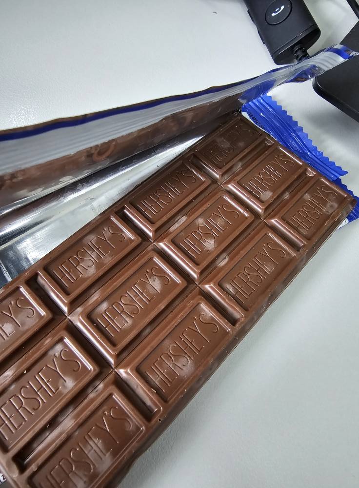 ซื้อช็อกโกแลตวันเดียว แกะมาทำไมสีขาวขึ้นเพียบ ใช่เชื้อราไหม ซื้อช็อกโกแลตวันเดียว แกะมาทำไมสีขาวขึ้นเพียบ ใช่เชื้อราไหม