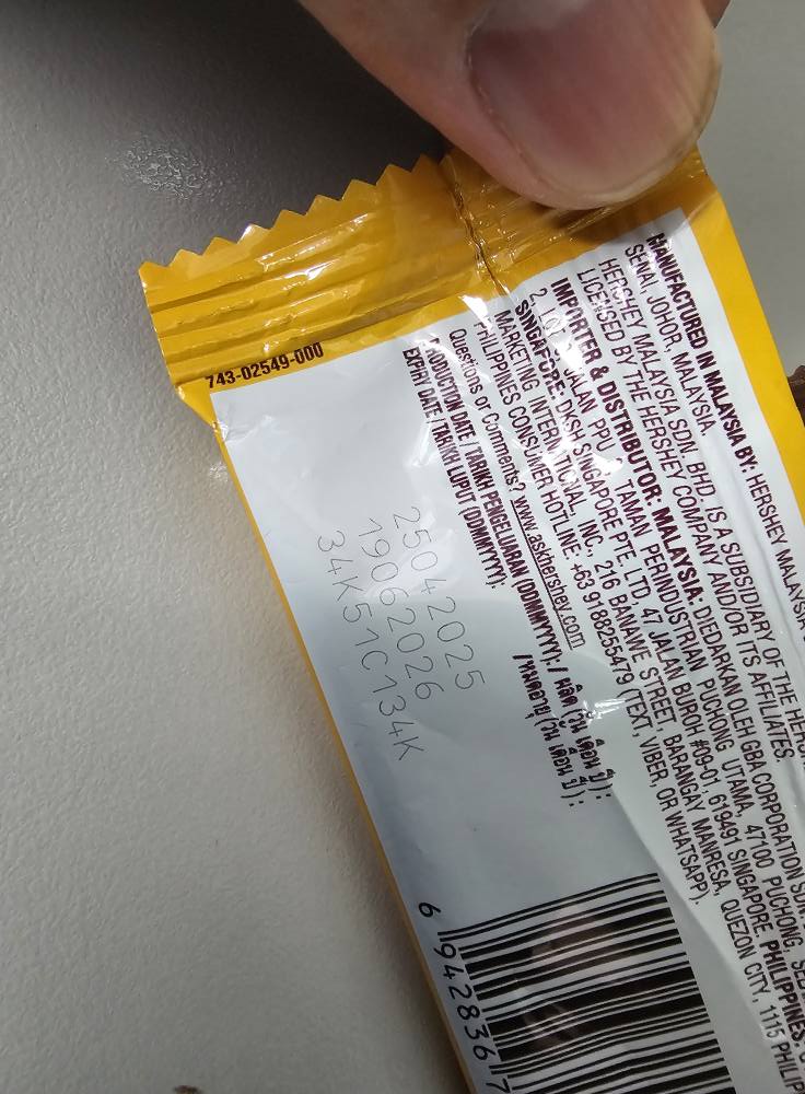 ซื้อช็อกโกแลตวันเดียว แกะมาทำไมสีขาวขึ้นเพียบ ใช่เชื้อราไหม ซื้อช็อกโกแลตวันเดียว แกะมาทำไมสีขาวขึ้นเพียบ ใช่เชื้อราไหม