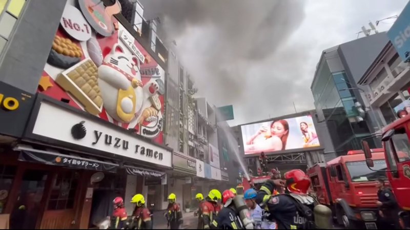 ไฟไหม้ร้านสปาใกล้สยาม ซอย 3 วอด 3 คูหา ไฟไหม้ร้านสปาใกล้สยาม ซอย 3 วอด 3 คูหา