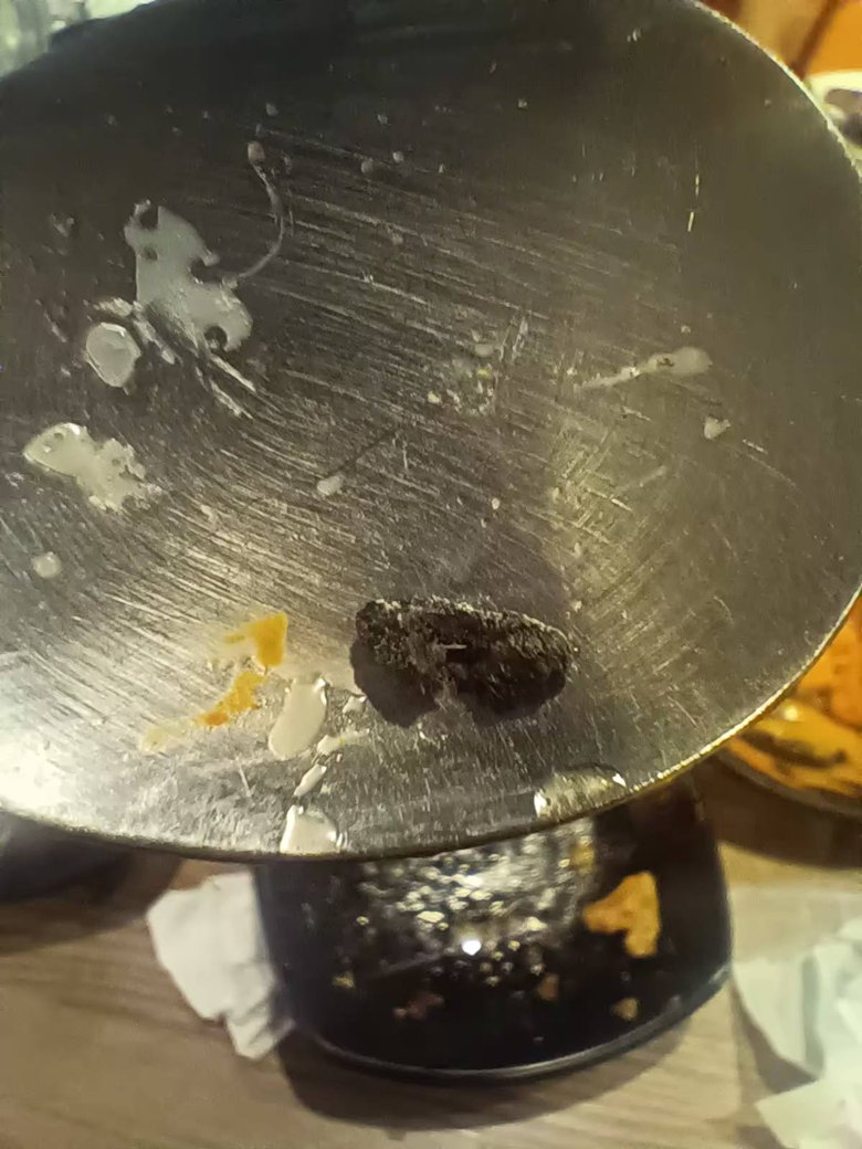 สั่งแซลมอนดองร้านดัง เจอก้อนสีดำ พนักงานบอกเป็นเครื่องเทศ ใช่หรือ สั่งแซลมอนดองร้านดัง เจอก้อนสีดำ พนักงานบอกเป็นเครื่องเทศ ใช่หรือ