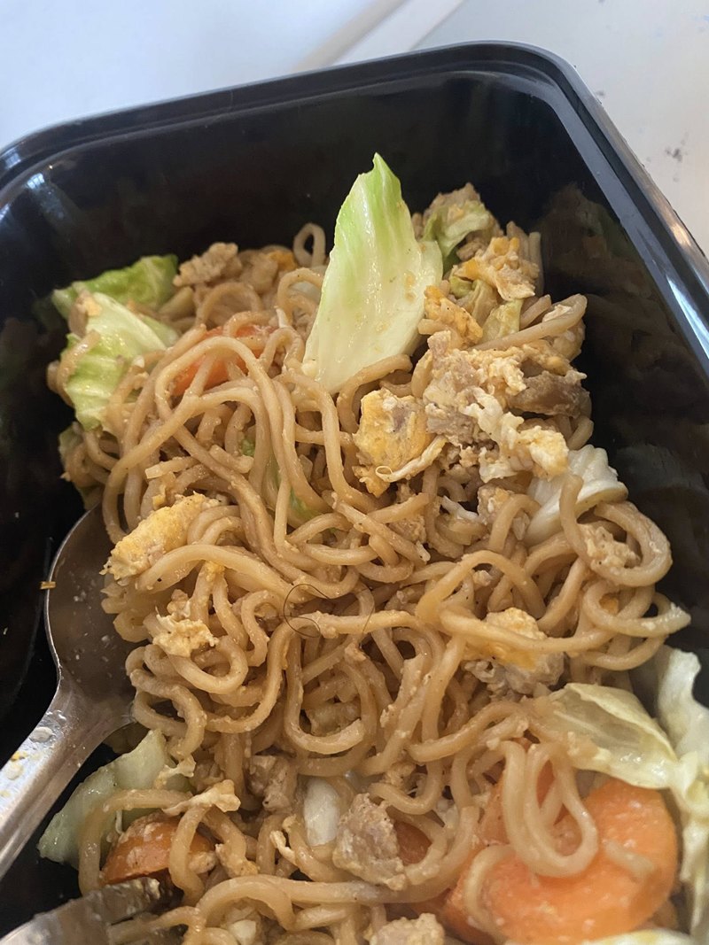 สั่งอาหาร เจอเส้นขนปริศนาในมาม่าผัด ร้านบอกเป็นขนกุ้ง สั่งอาหาร เจอเส้นขนปริศนาในมาม่าผัด ร้านบอกเป็นขนกุ้ง