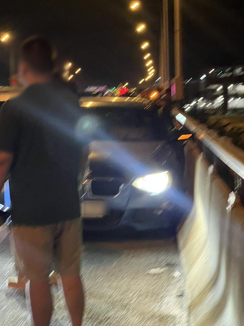 สาวเล่านาทีเฉียดตาย รถหมุน 3 รอบ หวิดตกทางด่วน หลังแก๊งรถหรูแต่งซิ่งชน สาวเล่านาทีเฉียดตาย รถหมุน 3 รอบ หวิดตกทางด่วน หลังแก๊งรถหรูแต่งซิ่งชน