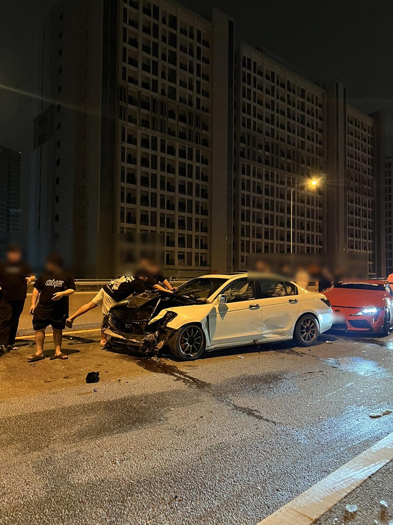 สาวเล่านาทีเฉียดตาย รถหมุน 3 รอบ หวิดตกทางด่วน หลังแก๊งรถหรูแต่งซิ่งชน สาวเล่านาทีเฉียดตาย รถหมุน 3 รอบ หวิดตกทางด่วน หลังแก๊งรถหรูแต่งซิ่งชน