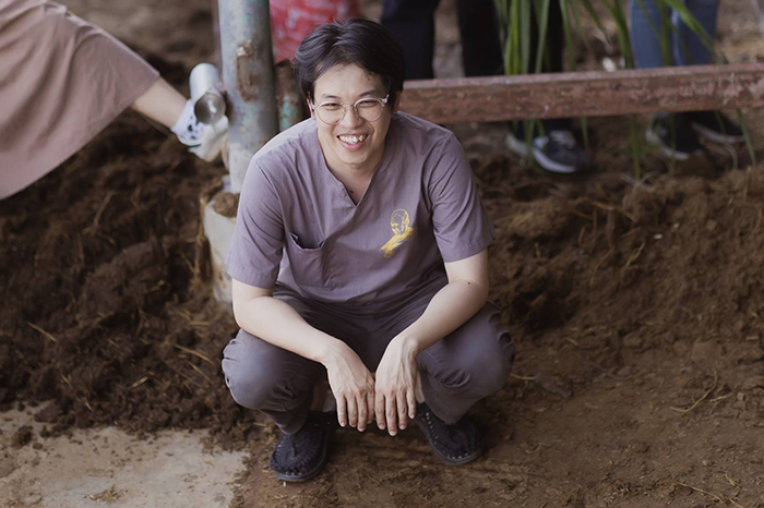 หมอบี ทูตสื่อวิญญาณ เล่าที่มาความรวย มีรถนับ 100 คัน ทำธุรกิจอะไร หมอบี ทูตสื่อวิญญาณ เล่าที่มาความรวย มีรถนับ 100 คัน ทำธุรกิจอะไร