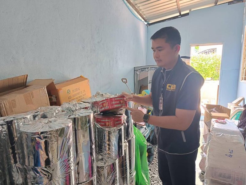 ทลายโรงงานกลางกรุง ปลอมซอส กาแฟยี่ห้อดัง ทลายโรงงานกลางกรุง ปลอมซอส กาแฟยี่ห้อดัง