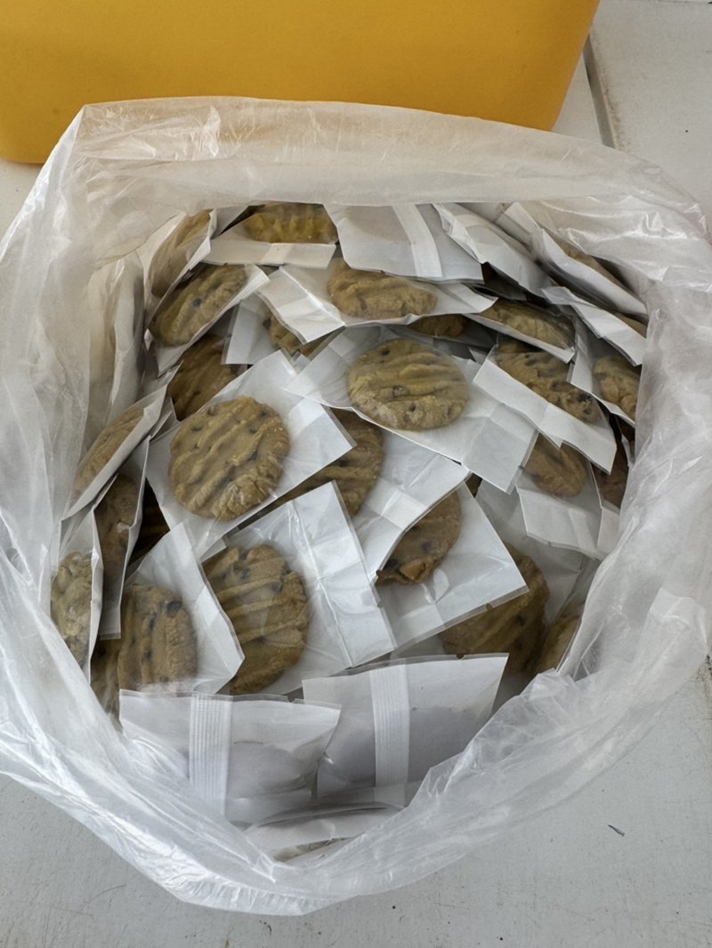 ทลายแหล่งผลิต เยลลี่-คุกกี้ กัญชา ผงะเปลี่ยนส้วมเป็นห้องผสมสูตร ทลายแหล่งผลิต เยลลี่-คุกกี้ กัญชา ผงะเปลี่ยนส้วมเป็นห้องผสมสูตร