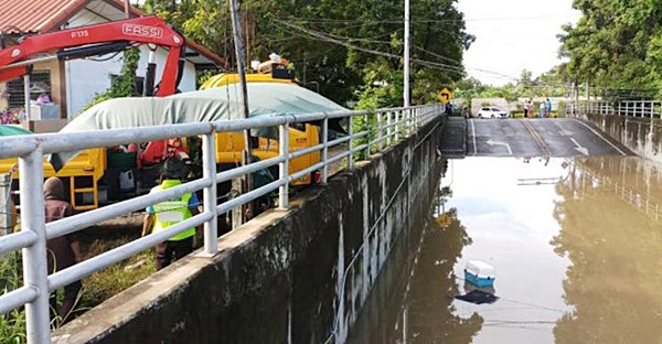 รถดับในอุโมงค์ น้ำทะลักท่วมดับคารถ รถดับในอุโมงค์ น้ำทะลักท่วมดับคารถ